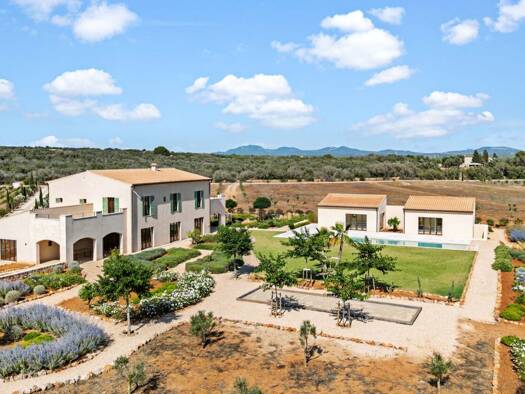Landhaus zum Kauf - Erstbezug 6.670.000 € 8 Zimmer 485 m² 45.820 m² Grundstück Campos 07630