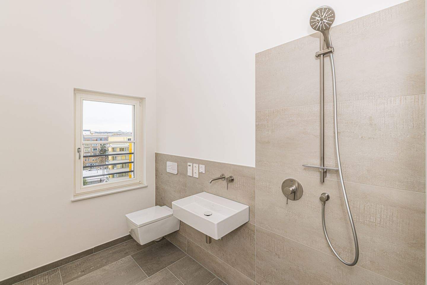 Property thumbnail 11