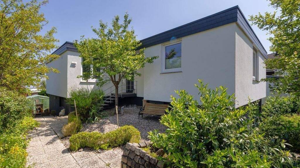 Bungalow zum Kauf 328.000 € 6 Zimmer 152 m² 775 m² Grundstück Eschwege 37269