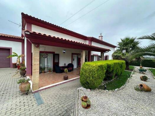 Haus zum Kauf 490.000 € 4 Zimmer 178 m² 1.000 m² Grundstück Rio Maior 2040-063