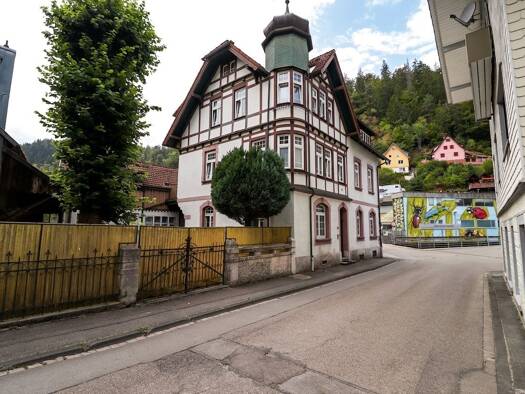 Einfamilienhaus zum Kauf 179.000 € 16 Zimmer 285 m² 265 m² Grundstück Stadtgebiet Triberg im Schwarzwald 78098