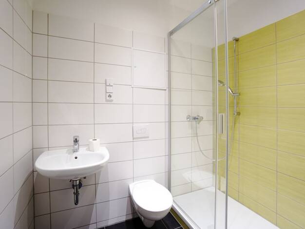 Wohnung zur Miete 241 € 1 Zimmer 36 m² 7. Geschoss August-Bebel-Straße 1 Stadtmitte Plauen 08525