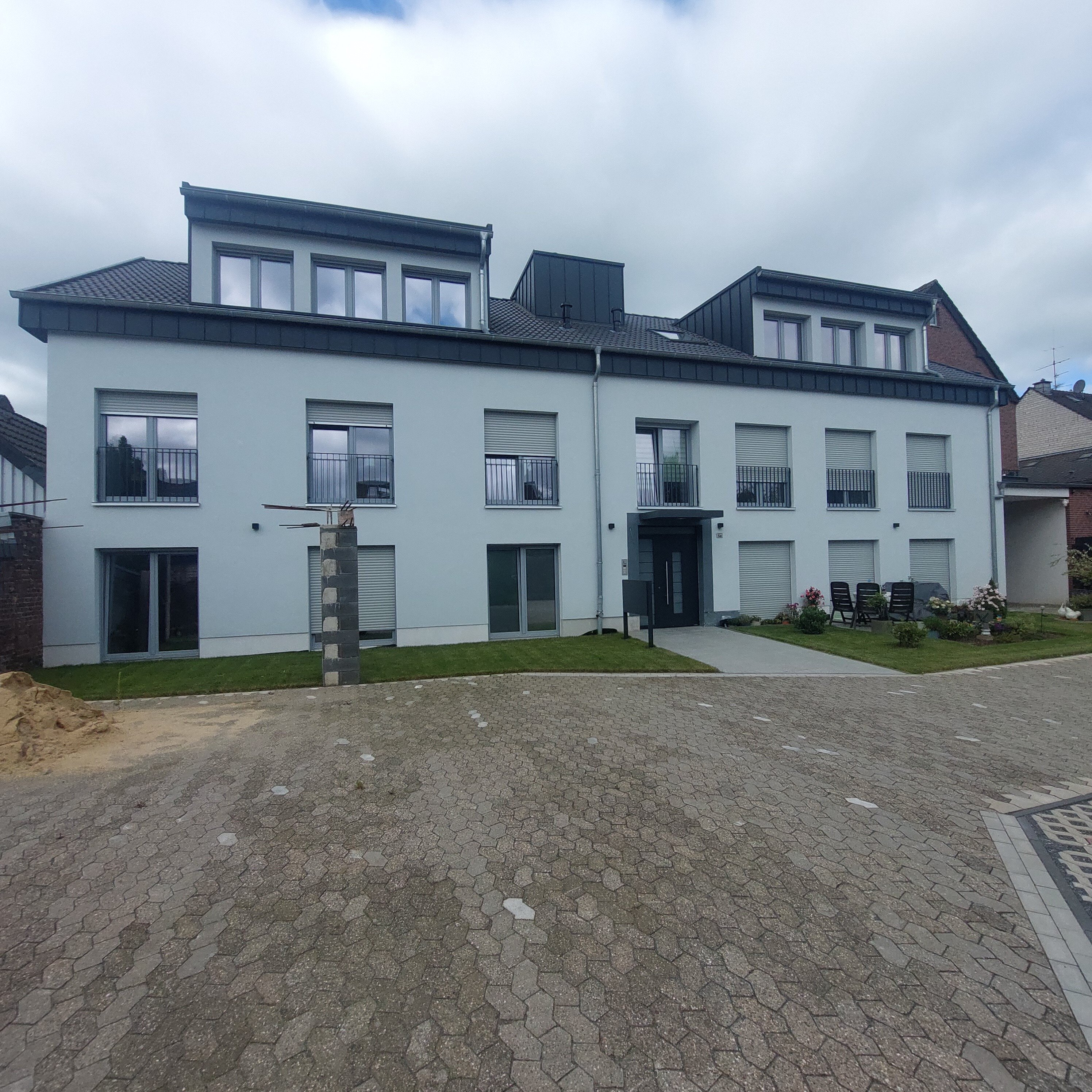 Wohnung zur Miete 960 € 2 Zimmer 71 m²<br/>Wohnfläche 2.<br/>Geschoss ab sofort<br/>Verfügbarkeit Holzheim Neuss 41472