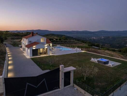 Villa zum Kauf 1.440.000 € 3 Zimmer 230 m² 3.385 m² Grundstück Buzet 52420
