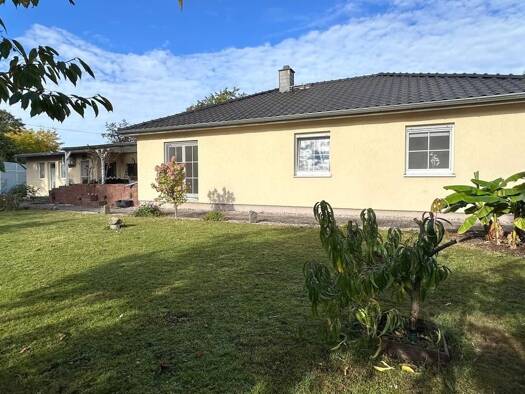 Einfamilienhaus zum Kauf 549.000 € 6 Zimmer 180 m² 1.557 m² Grundstück frei ab 01.12.2026 Wilhelm-Külz-Straße 42 Naunhof Naunhof 04683