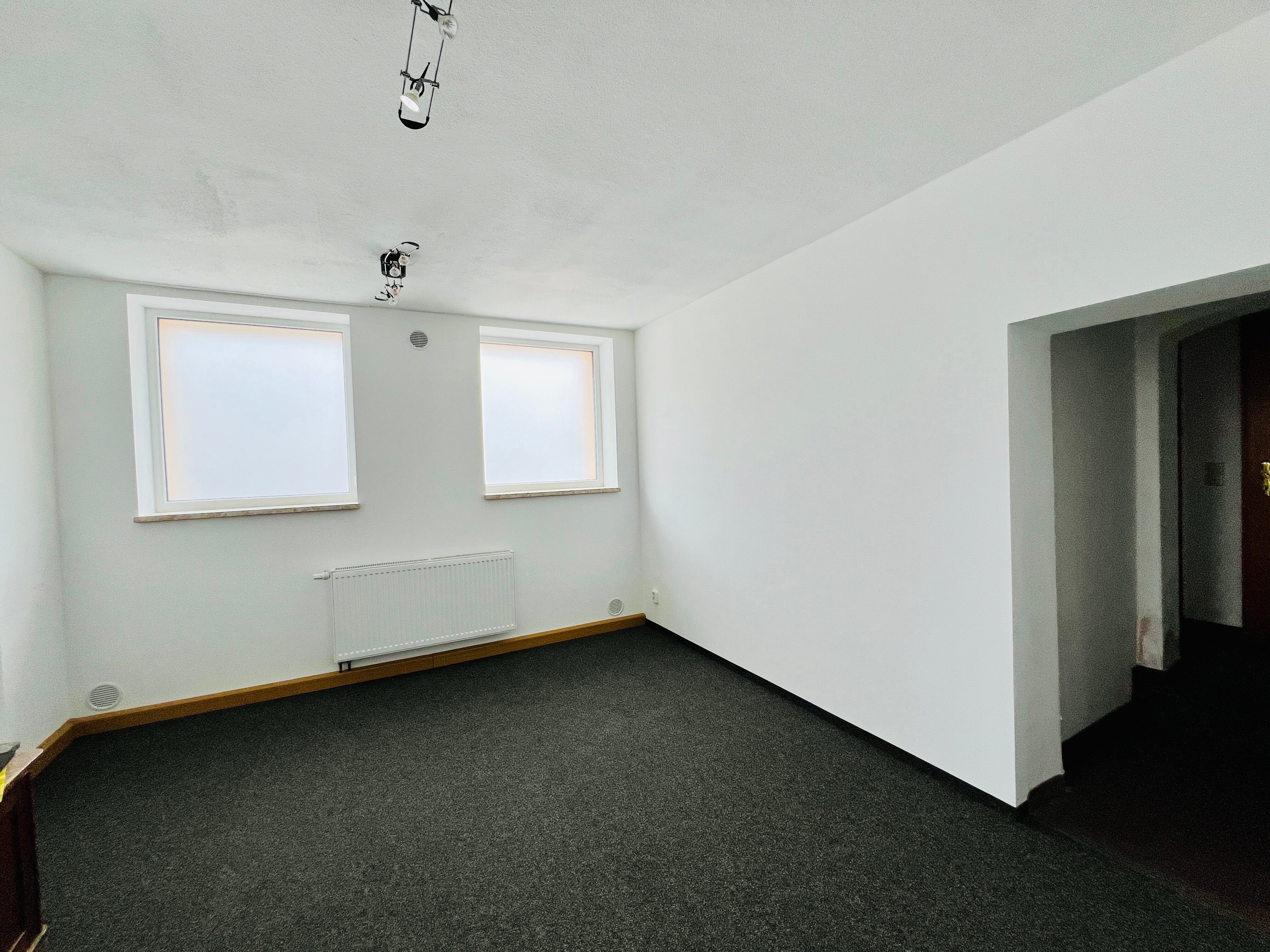 Büro-/Praxisfläche zur Miete 250 € 3 Zimmer 42 m²<br/>Bürofläche Zwotaer Straße 2 Klingenthal Klingenthal 08248