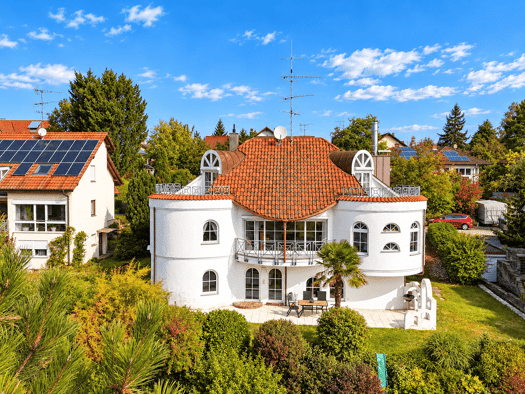 Villa zum Kauf 1.050.000 € 12 Zimmer 351 m² 1.133 m² Grundstück Hausen Singen (Hohentwiel) 78224