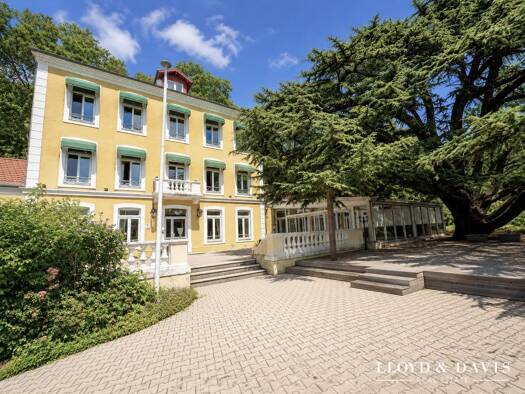 Einfamilienhaus zum Kauf 2.500.000 € 40 Zimmer 2.000 m² Soyons 07130