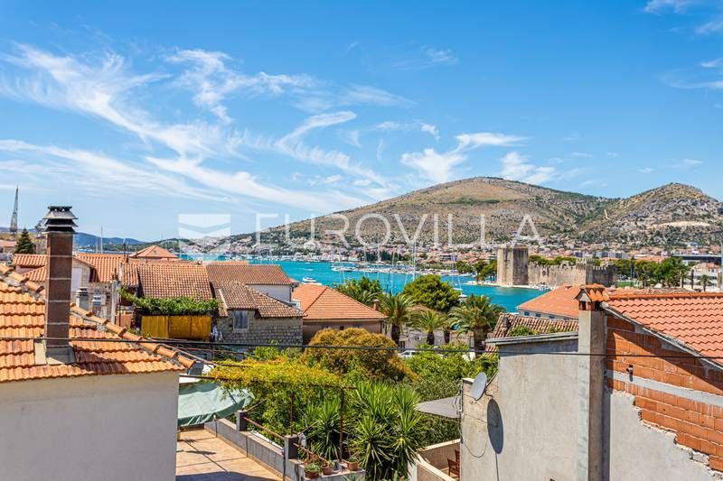 Haus zum Kauf 650.000 € 7 Zimmer 298 m²<br/>Wohnfläche Trogir center 21220