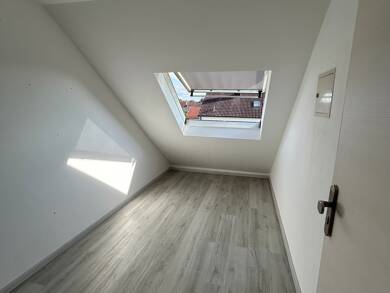 Wohnung zum Kauf 199.000 € 2,5 Zimmer 70 m² Dachgeschoss, 2. Geschoss Neustadt Neustadt a.d.Donau 93333