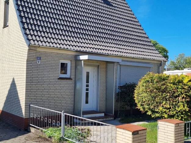 Einfamilienhaus zum Kauf provisionsfrei 199.000 € 3 Zimmer 71 m² 553 m² Grundstück Kieler Strasse 661 Einfeld Neumünster 24536