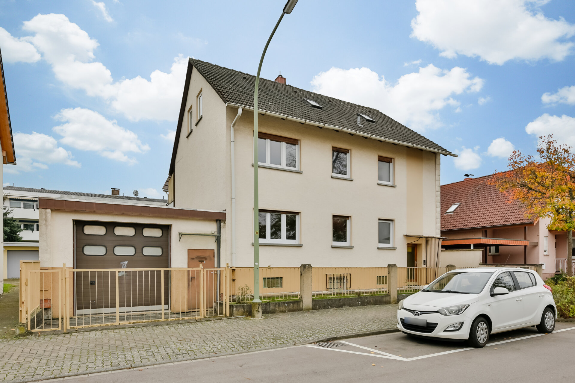 Mehrfamilienhaus zum Kauf 749.000 € 11 Zimmer 211 m²<br/>Wohnfläche 388 m²<br/>Grundstück Neureut - Nördlicher Teil Karlsruhe / Neureut 76149