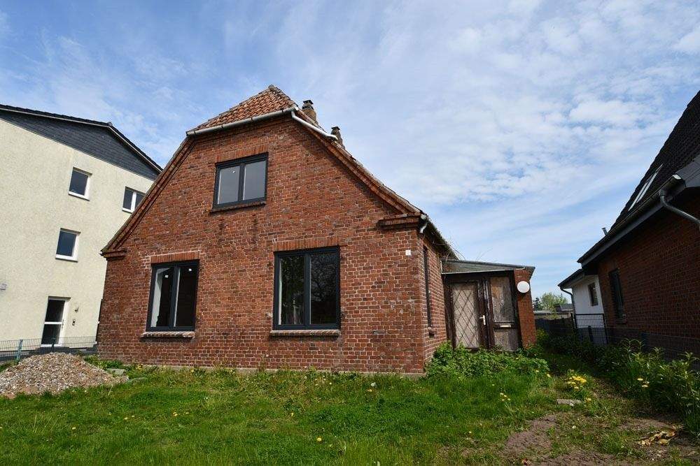 Immobilie in Bornhöved - Sanierungsbedürftiger Altbau, Einfamilienhaus in Bornhöved - Bild 1