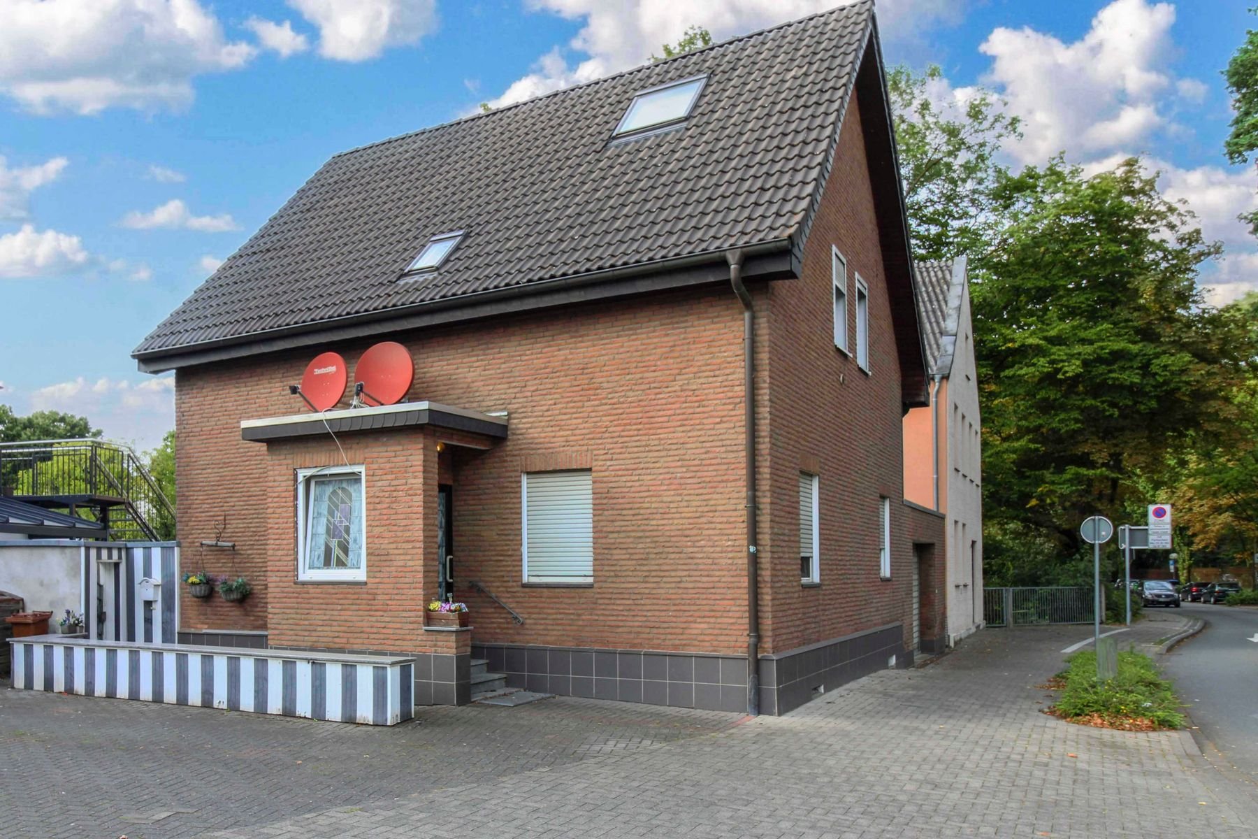 Mehrfamilienhaus zum Kauf 275.000 € 7 Zimmer 142 m²<br/>Wohnfläche 285 m²<br/>Grundstück ab sofort<br/>Verfügbarkeit Stadtkern Lippstadt 59555