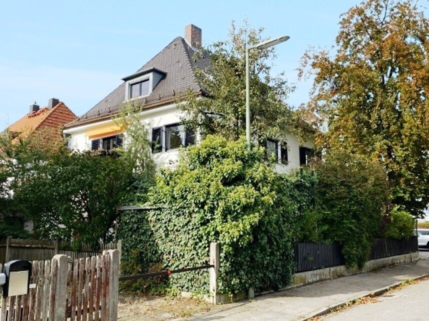 Mehrfamilienhaus zum Kauf 1.500.000 € 10 Zimmer 200 m²<br/>Wohnfläche 300 m²<br/>Grundstück 01.07.2025<br/>Verfügbarkeit Mittersendling München 81373