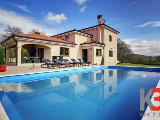 Haus zum Kauf 1.000.000 € 4 Zimmer 400 m² Rovinj 52210