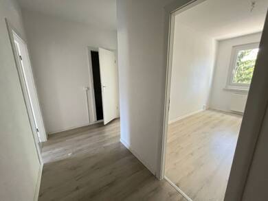 Wohnung zur Miete 300 € 4 Zimmer 69 m² 1. Geschoss frei ab sofort Friesenweg 164 Chrieschwitz Plauen 08529