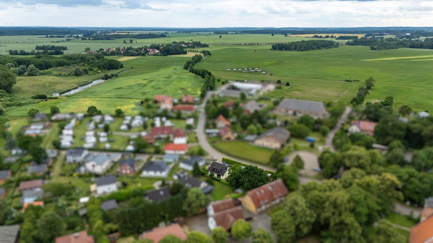 Immobilie in Sietow - Einfamilienhaus an der Müritz mit ausreichend Grundstück (separates Baugrundstück) - Bild 2
