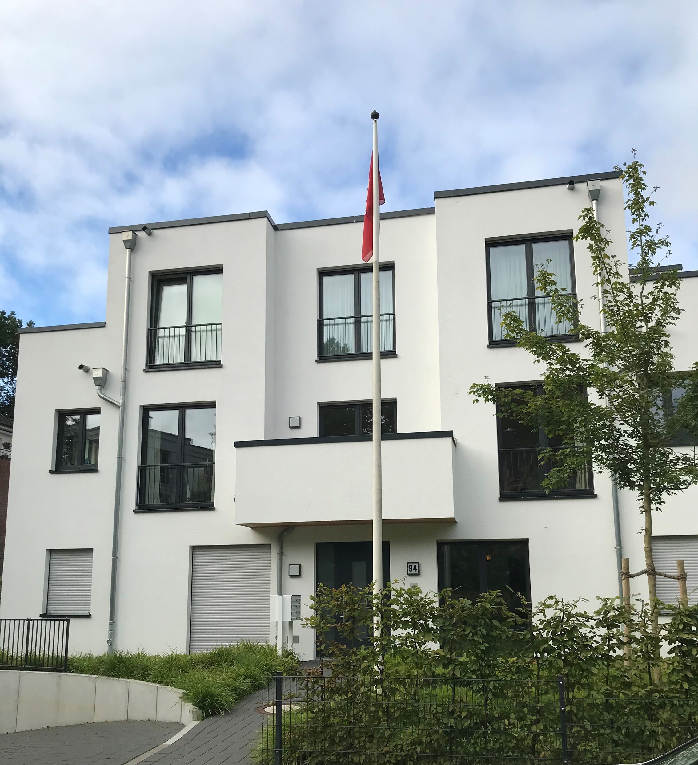 Wohnung zur Miete 1.375 € 2 Zimmer 67 m²<br/>Wohnfläche 1.<br/>Geschoss 01.03.2025<br/>Verfügbarkeit Sülldorfer Mühlenweg 94 Blankenese Hamburg 22587