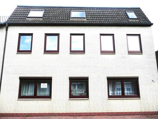 Stadthaus zum Kauf 260.000 € 5,5 Zimmer 152 m² 703 m² Grundstück Barmstedt 25355
