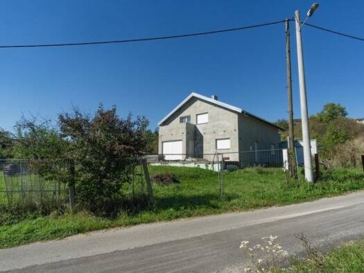 Einfamilienhaus zum Kauf 300.000 € 5 Zimmer 400 m² 2.100 m² Grundstück Zagreb 1000