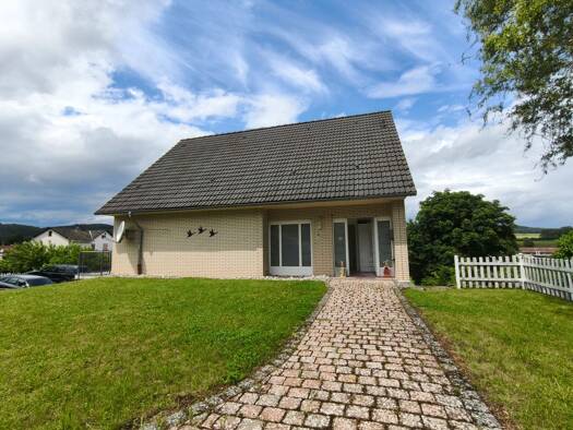 Einfamilienhaus zum Kauf 600.000 € 5 Zimmer 135 m² 863 m² Grundstück frei ab sofort Elnhausen Marburg 35041