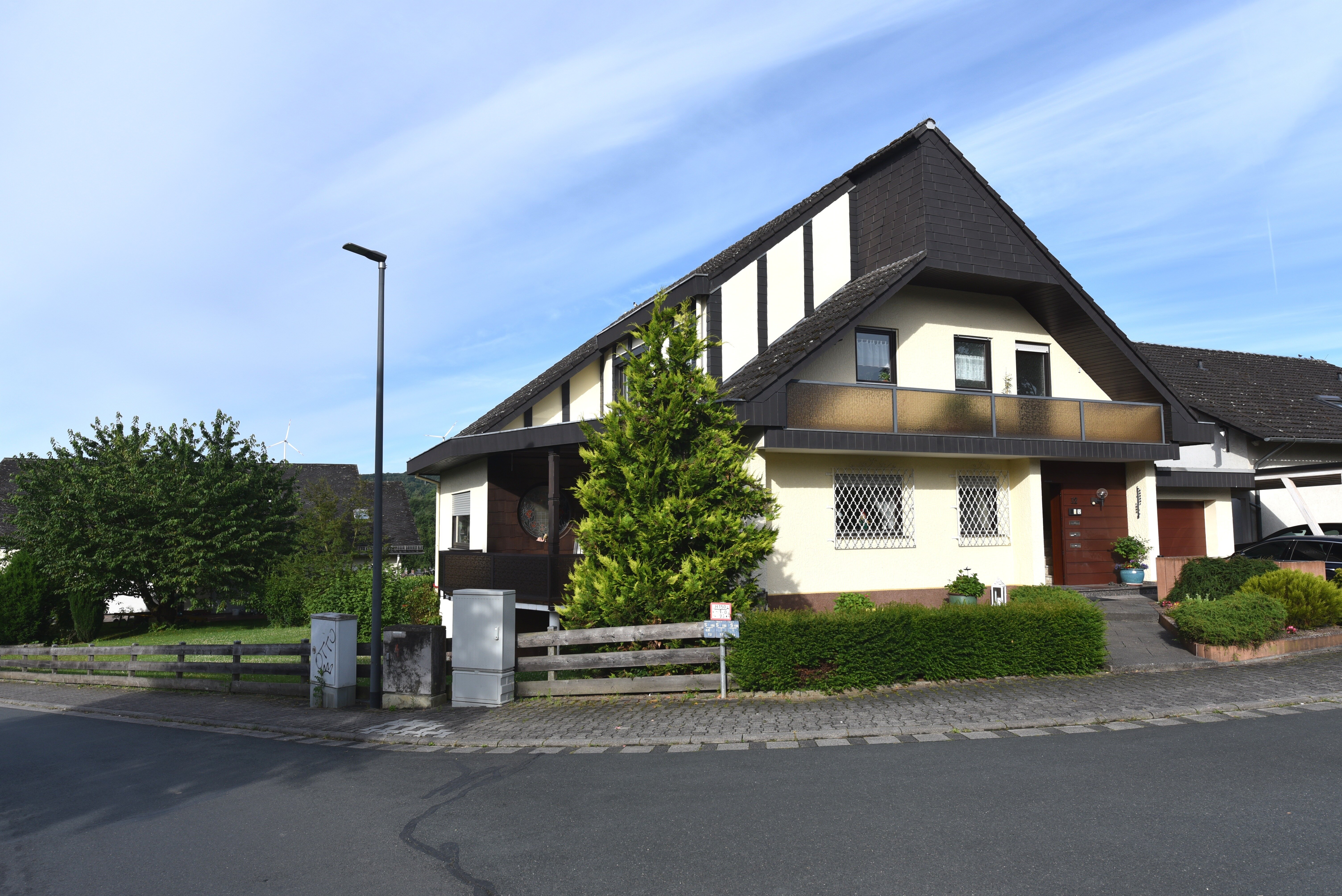 Haus zum Kauf provisionsfrei 690.000 € 9 Zimmer 291 m²<br/>Wohnfläche 690 m²<br/>Grundstück ab sofort<br/>Verfügbarkeit Bad Camberg Bad Camberg 65520