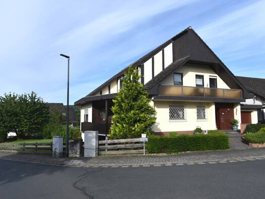 Haus zum Kauf provisionsfrei 698.000 € 9 Zimmer 291 m² 690 m² Grundstück frei ab sofort 12 Pommernstr. Bad Camberg 65520