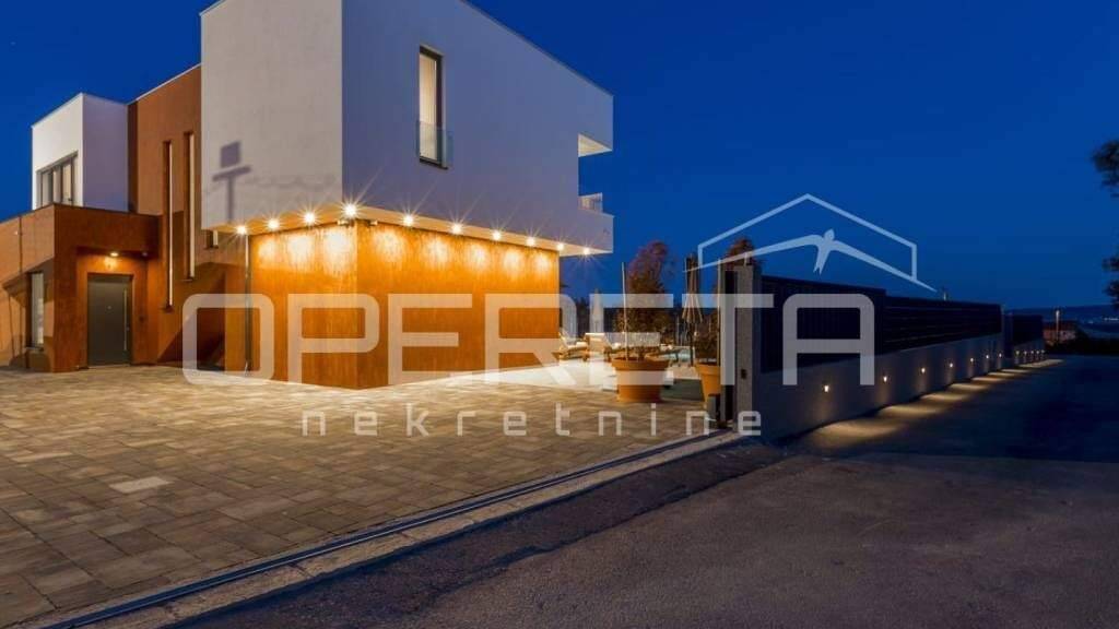 Haus zur Miete 3.000 € 5 Zimmer 260 m² Kastela