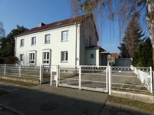 Doppelhaushälfte zum Kauf 299.000 € 6 Zimmer 128,6 m² 518 m² Grundstück frei ab sofort Erich-Weinert-Straße 2 Strausberg Strausberg 15344