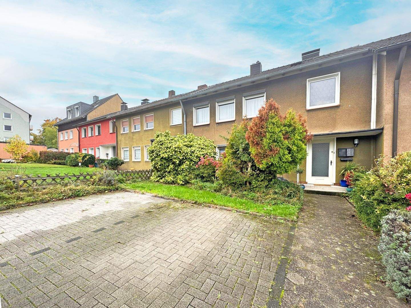 Zweifamilienhaus mit Stellplätzen & Garage in Weitmar-Mark