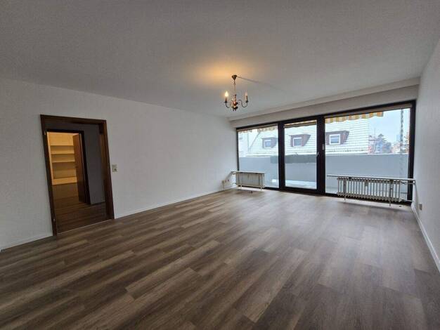 Wohnung zur Miete 900 € 2 Zimmer 60 m² 3. Geschoss frei ab sofort Oberrad Frankfurt am Main / Oberrad 60599