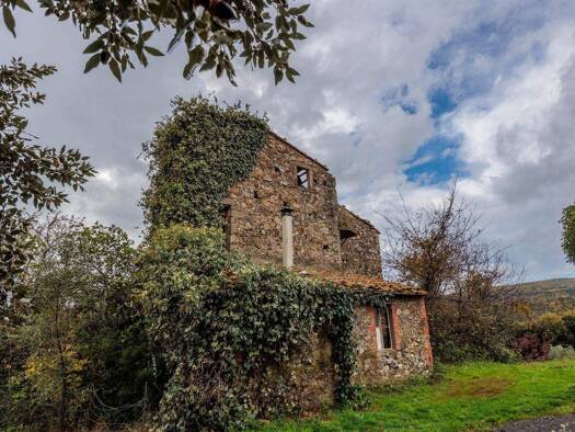 Haus zum Kauf 250.000 € 8 Zimmer 394 m² 10.000 m² Grundstück frei ab sofort Roccastrada