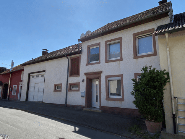 Reihenmittelhaus zum Kauf 135.000 € 3 Zimmer 100 m² 205 m² Grundstück Hüttingen an der Kyll 54636