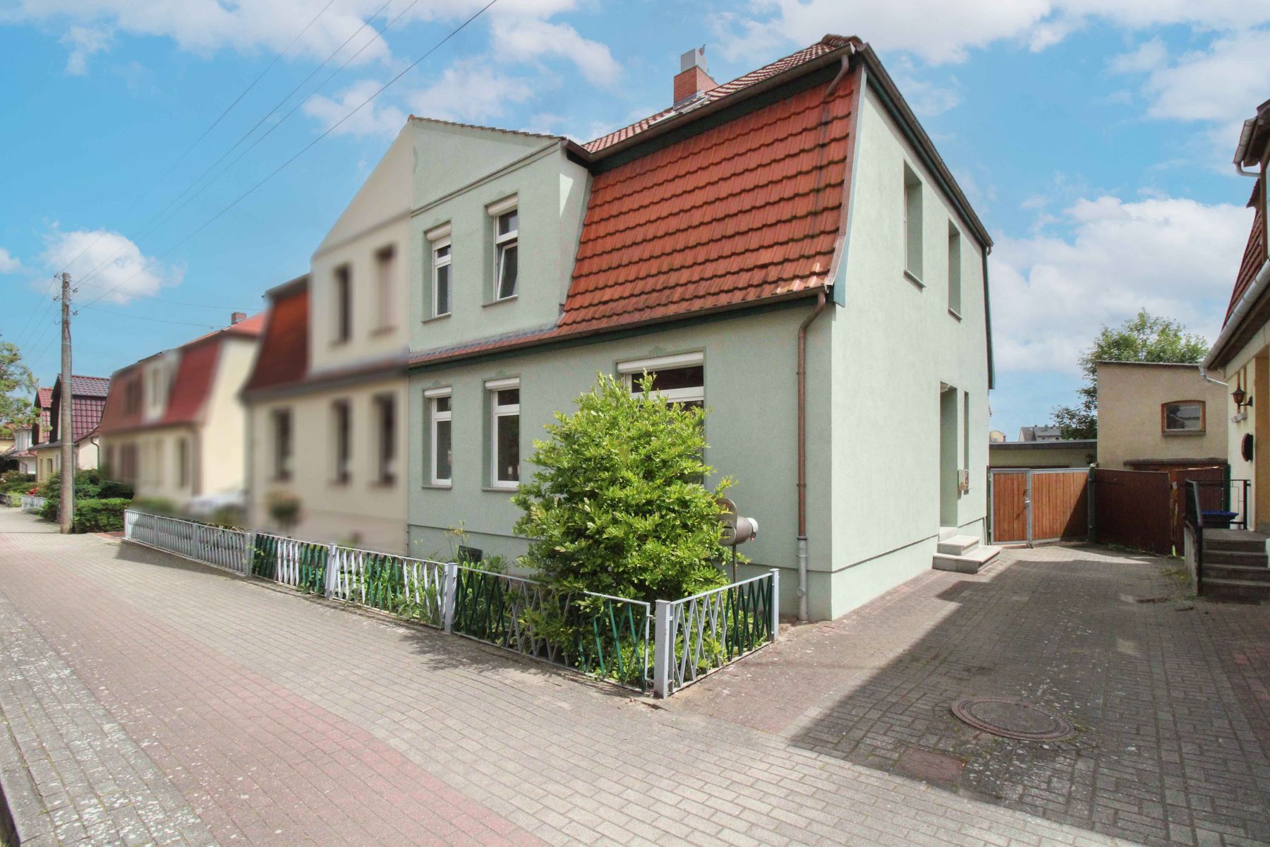 Doppelhaushälfte zum Kauf 149.000 € 6 Zimmer 148,1 m²<br/>Wohnfläche 427,1 m²<br/>Grundstück Teterow Teterow 17166