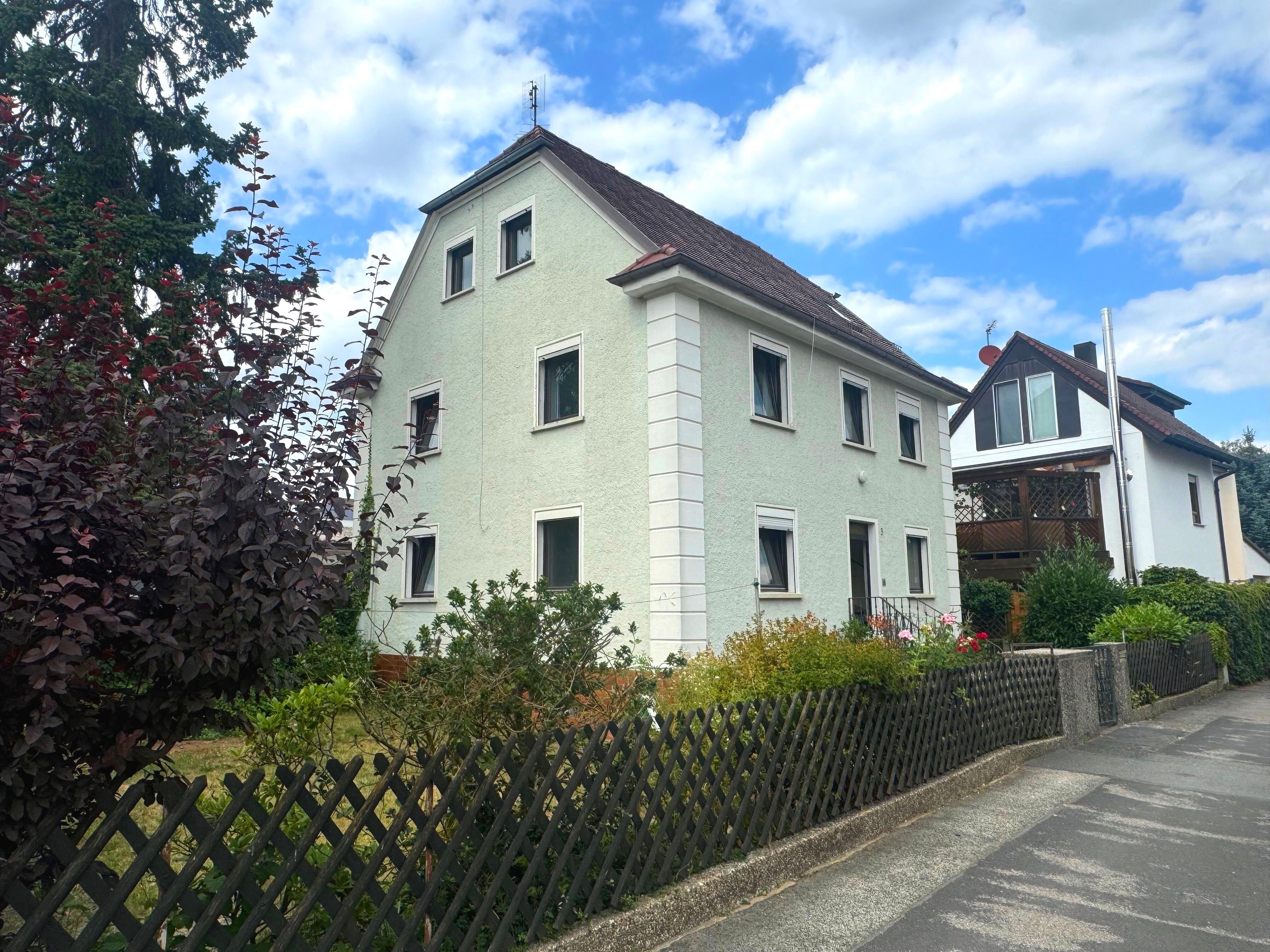 Einfamilienhaus zum Kauf 490.000 € 8,5 Zimmer 160 m²<br/>Wohnfläche 320 m²<br/>Grundstück ab sofort<br/>Verfügbarkeit Vach 180 Fürth 90768