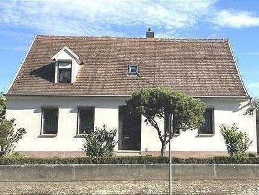 Einfamilienhaus zum Kauf 130.000 € 4 Zimmer 130 m² 790 m² Grundstück Bad Lauchstädt 06246