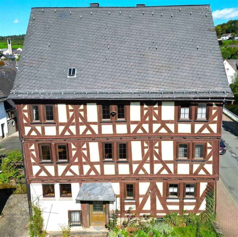 Bauernhaus zum Kauf 260.000 € 8 Zimmer 227 m² 2.100 m² Grundstück frei ab sofort Bicken Mittenaar 35756