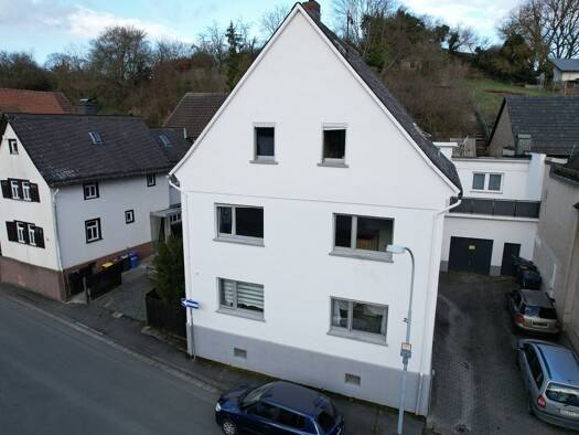 Mehrfamilienhaus zum Kauf provisionsfrei 465.000 € 9 Zimmer 228,2 m² 542 m² Grundstück Naunheim Wetzlar 35584
