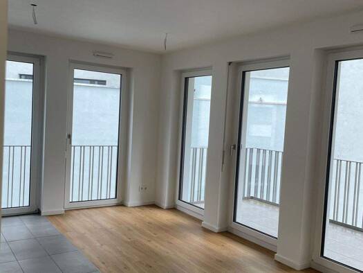 Wohnung zur Miete 1.120 € 2 Zimmer 54,9 m² 3. Geschoss frei ab 01.03.2026 Moselstraße 43 Bahnhofsviertel Frankfurt am Main 60329