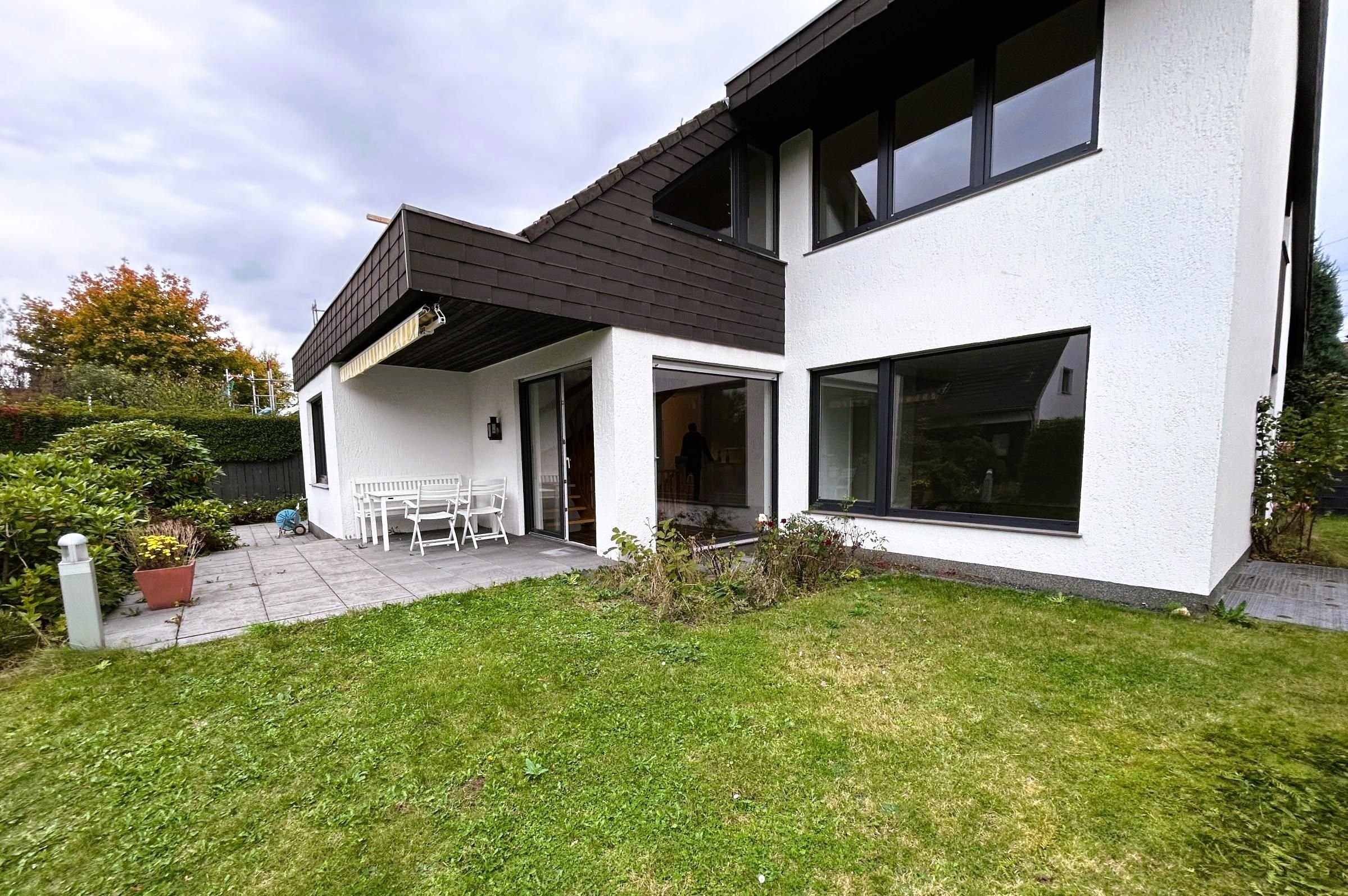 Einfamilienhaus zur Miete 2.690 € 6 Zimmer 156 m²<br/>Wohnfläche 417 m²<br/>Grundstück ab sofort<br/>Verfügbarkeit Strümp Meerbusch 40670