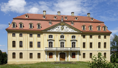 Wohnung zur Miete 998 € 4 Zimmer 107,5 m² 2. Geschoss frei ab 01.11.2024 Am Schloss 1 Wachau Wachau 01454