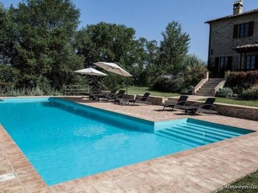 Haus zur Miete auf Zeit 4.200 € 7 Zimmer 1 m² Montone 64023