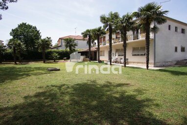 Haus zum Kauf 1.200.000 € 15 Zimmer 360 m² 781 m² Grundstück Rovinj 52210