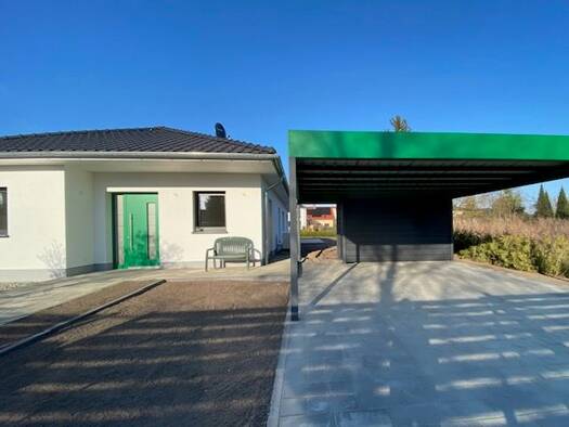 Bungalow zur Miete - Erstbezug 2.100 € 3 Zimmer 135 m² 1.100 m² Grundstück frei ab 01.05.2026 Taucha 04425