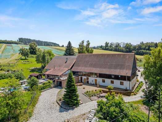 Bauernhaus zum Kauf 3.750.000 € 18 Zimmer 900 m² 75.000 m² Grundstück Harresheim Deggenhausertal 88693