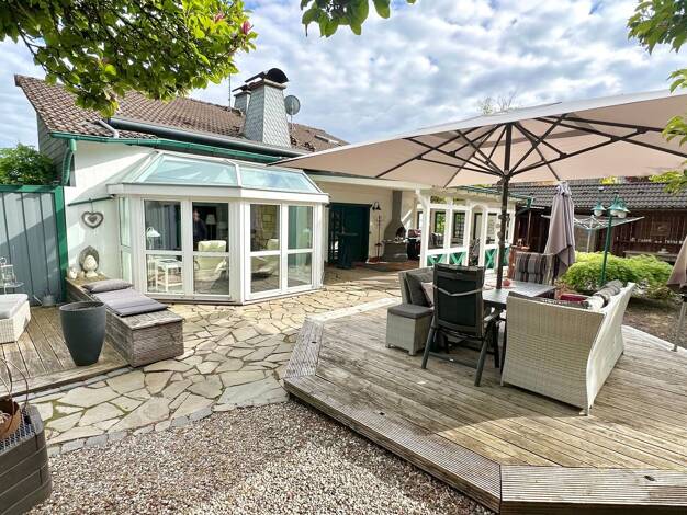 Wohn- und Geschäftshaus zum Kauf als Kapitalanlage geeignet 13 Zimmer 543 m² 1.475 m² Grundstück Waldbröl 51545