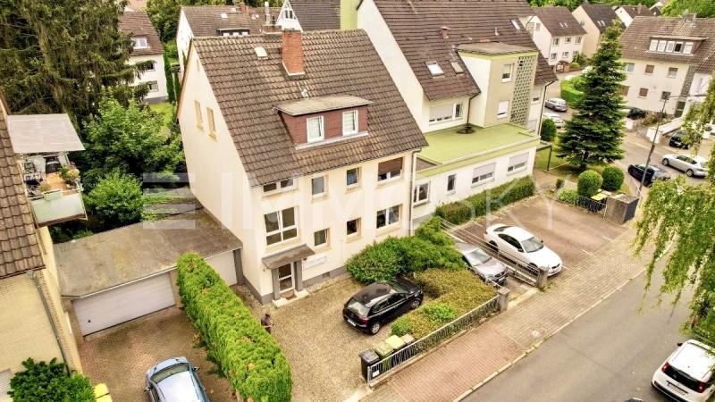 Einfamilienhaus zum Kauf 635.000 € 10 Zimmer 209 m²<br/>Wohnfläche 371 m²<br/>Grundstück Zeilsheim Frankfurt am Main 65931