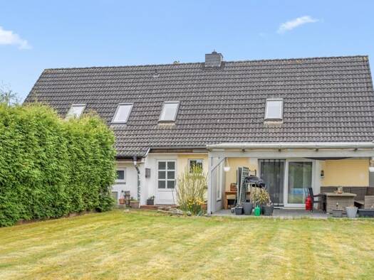 Einfamilienhaus zum Kauf 365.000 € 7 Zimmer 174 m² 954 m² Grundstück Bornhöved 24619