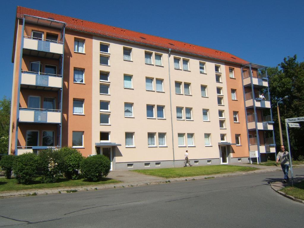 Wohnung zur Miete 323 € 3 Zimmer 58,7 m² 2. Geschoss Str. d. Friedens 13b Leuna Lichtenstein (Sachsen) 09350